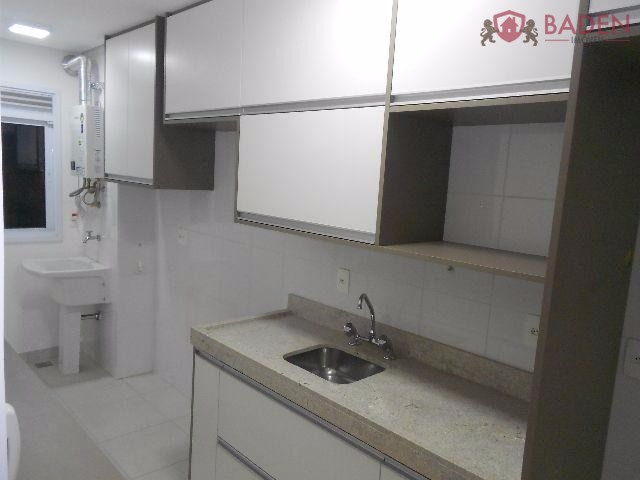 Apartamento à venda com 2 quartos, 67m² - Foto 4