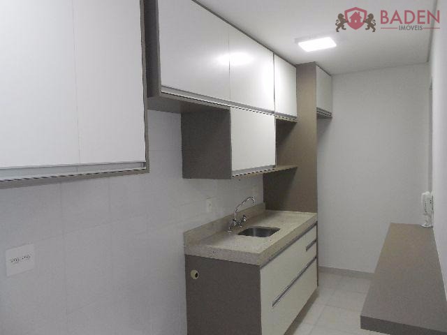 Apartamento à venda com 2 quartos, 67m² - Foto 3