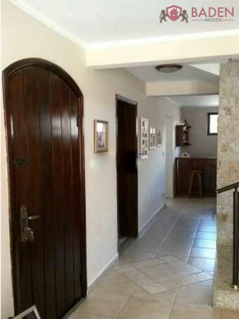 Casa à venda com 4 quartos, 260m² - Foto 2