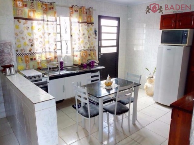 Casa, 3 quartos, 200 m² - Foto 1