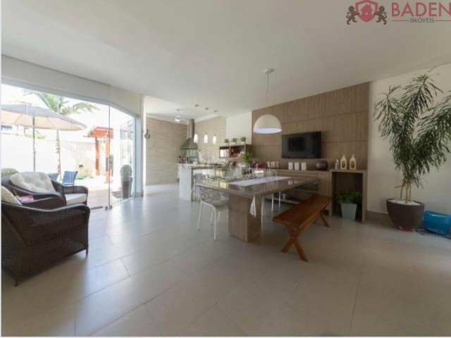 Casa de Condomínio à venda com 3 quartos, 285m² - Foto 4