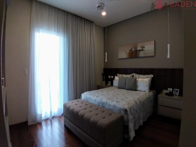 Casa de Condomínio à venda com 4 quartos, 330m² - Foto 18