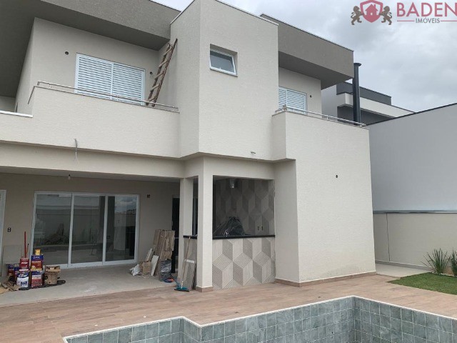 Casa de Condomínio à venda com 3 quartos, 269m² - Foto 2