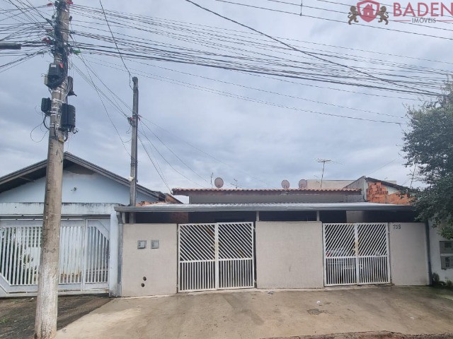 Casa à venda com 4 quartos, 114m² - Foto 1