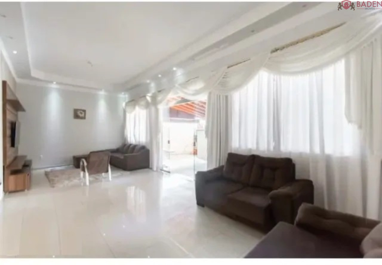 Casa, 4 quartos, 260 m² - Foto 1
