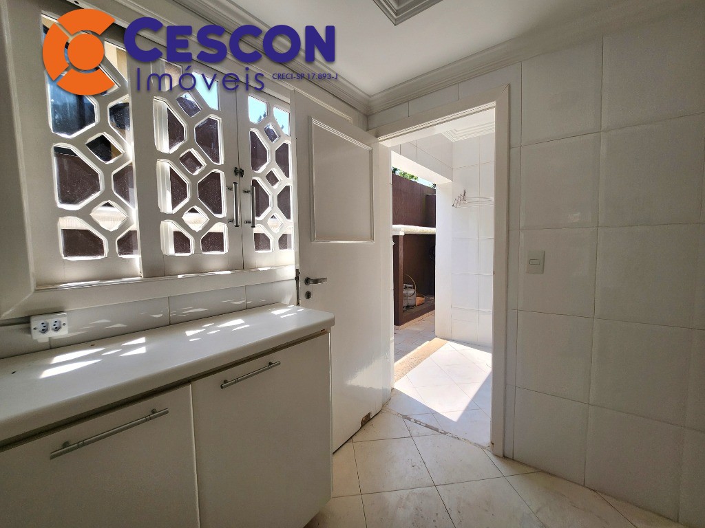 Casa de Condomínio para alugar com 4 quartos, 290m² - Foto 18
