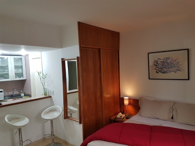 Moema 1 quarto 1vaga c/serviços \