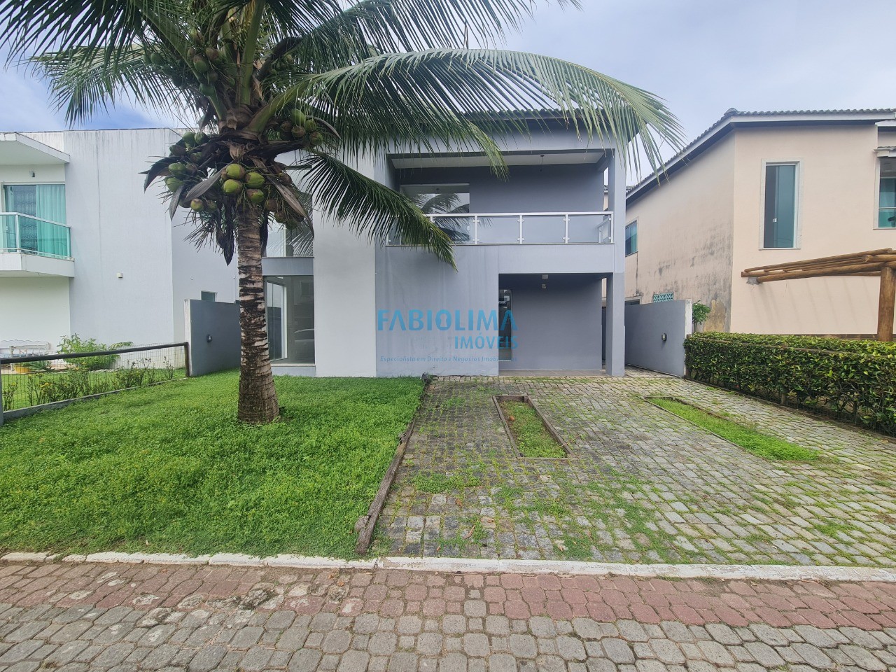 Casa de Condomínio à venda com 4 quartos, 300m² - Foto 2