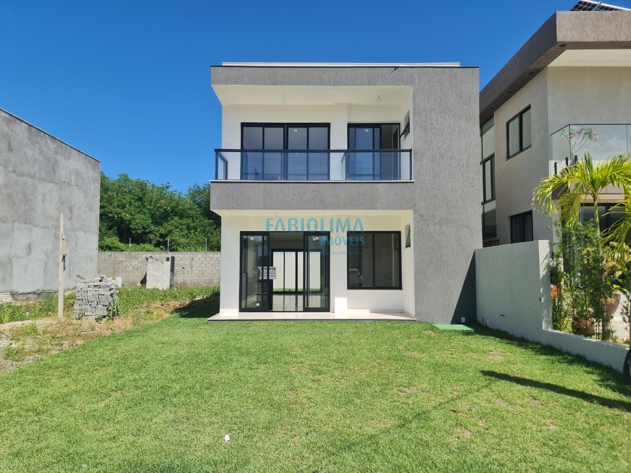 Casa de Condomínio à venda com 4 quartos, 194m² - Foto 1