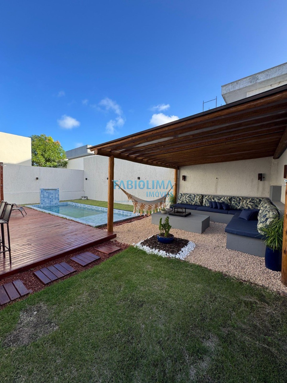 Casa de Condomínio à venda com 4 quartos, 380m² - Foto 2