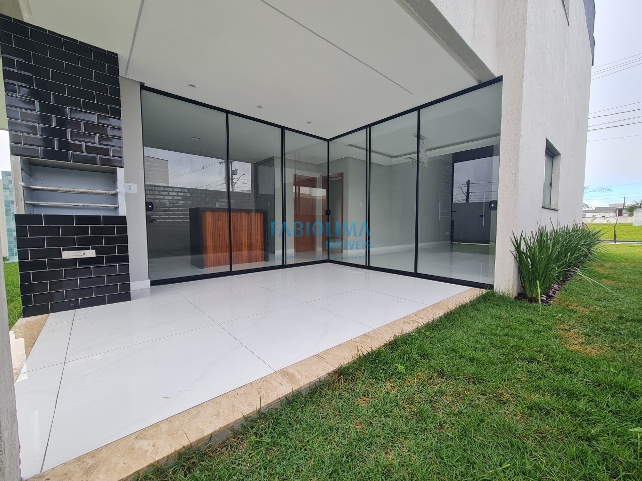 Casa de Condomínio à venda com 4 quartos, 307m² - Foto 3