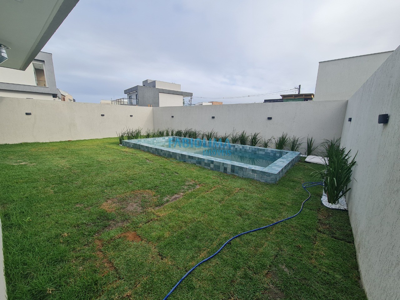 Casa de Condomínio à venda com 4 quartos, 307m² - Foto 2