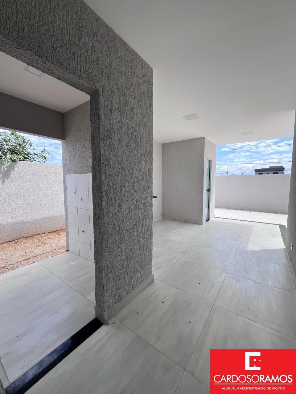 Casa à venda com 3 quartos, 300m² - Foto 2