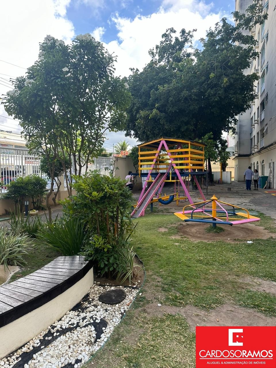 Apartamento - Buraquinho
