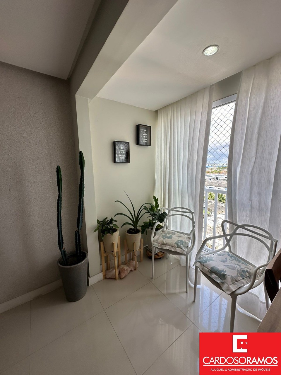 Apartamento - Buraquinho