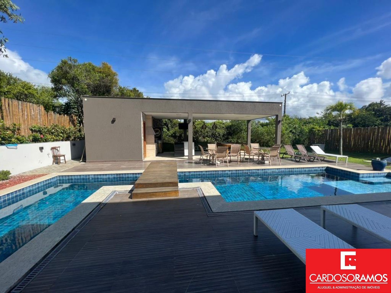 Casa à venda com 8 quartos, 1218m² - Foto 2
