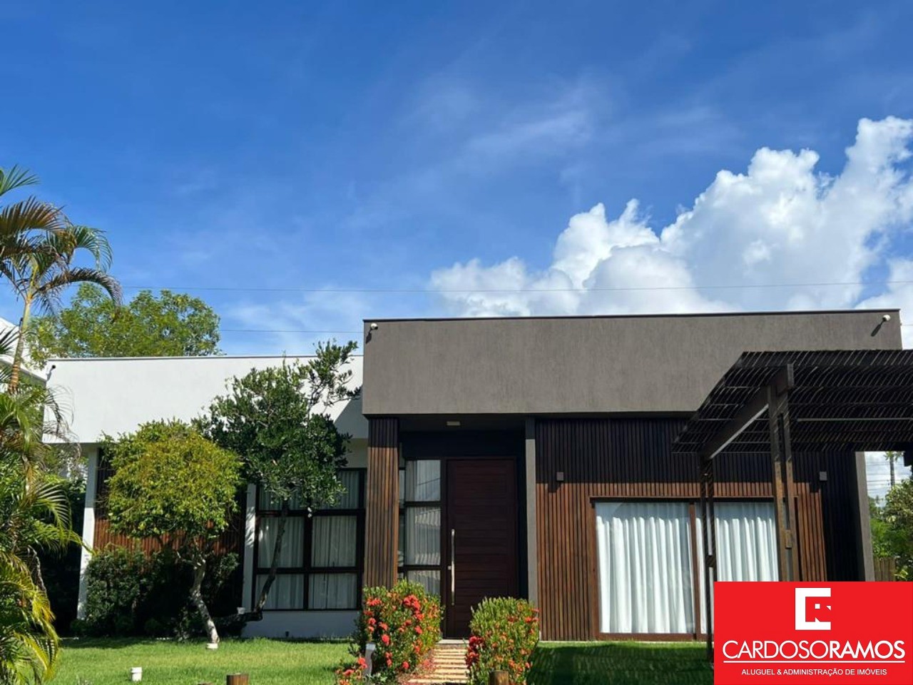 Casa à venda com 8 quartos, 1218m² - Foto 1