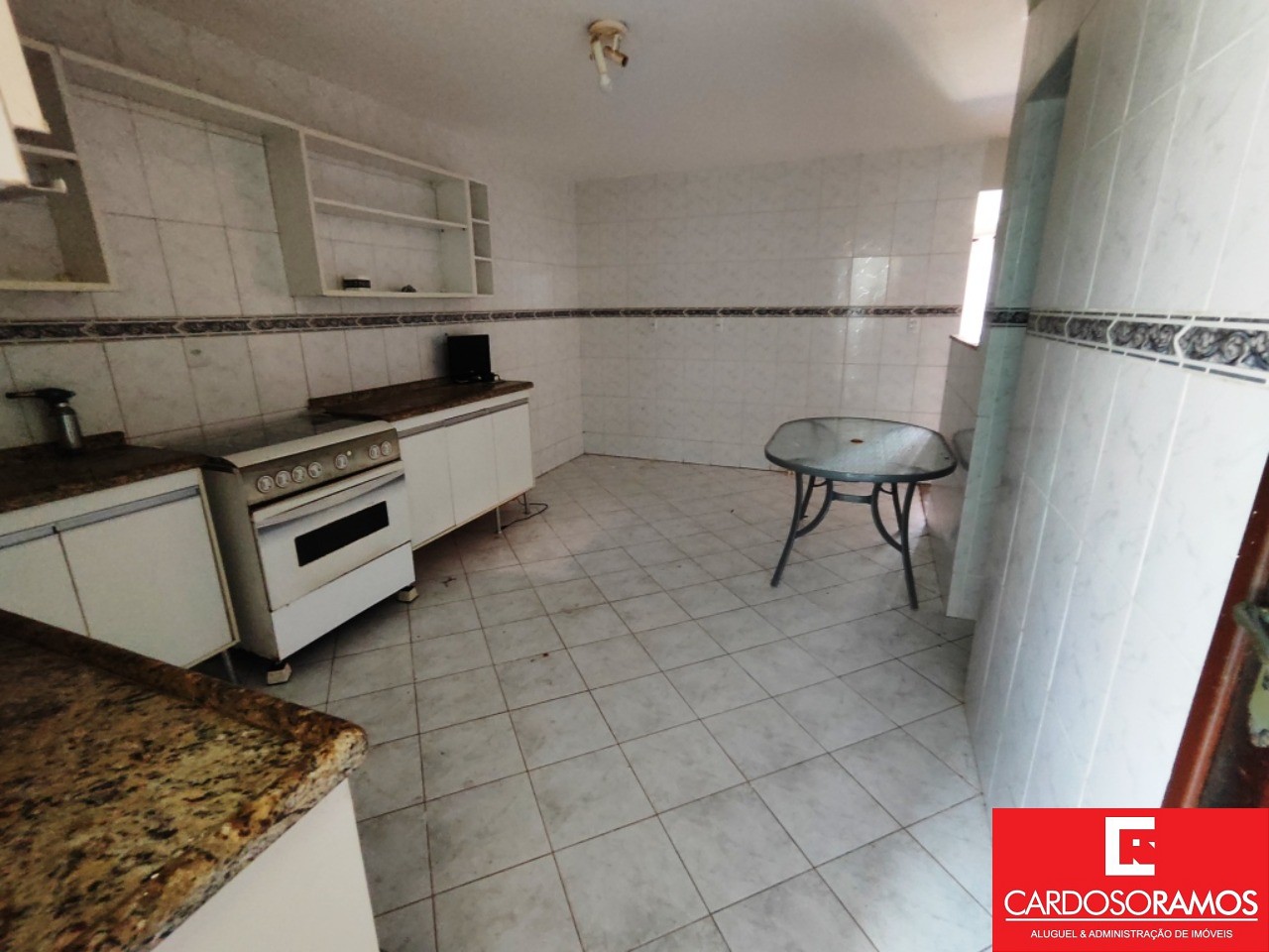 Casa para alugar com 4 quartos, 250m² - Foto 12