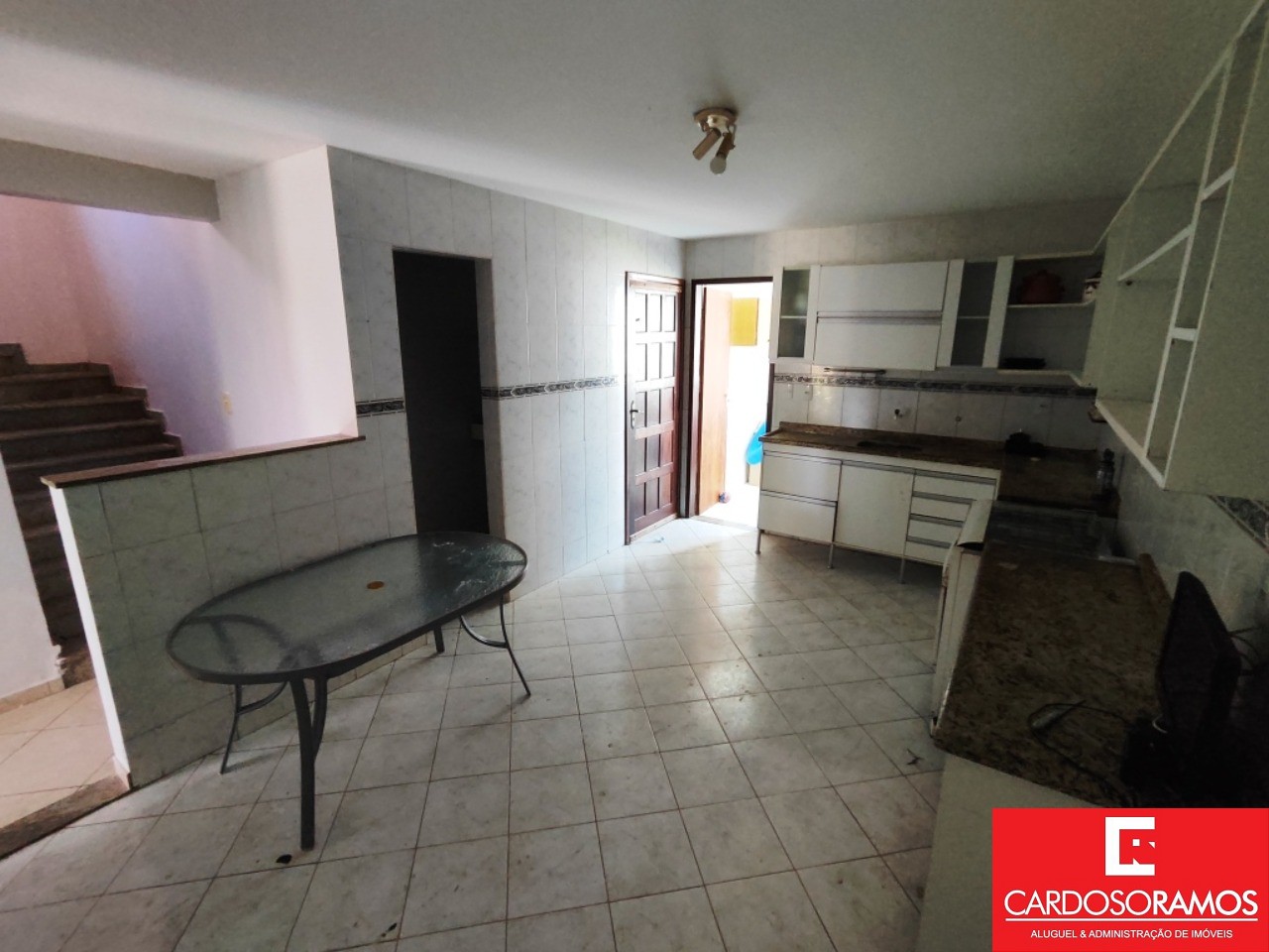 Casa para alugar com 4 quartos, 250m² - Foto 11
