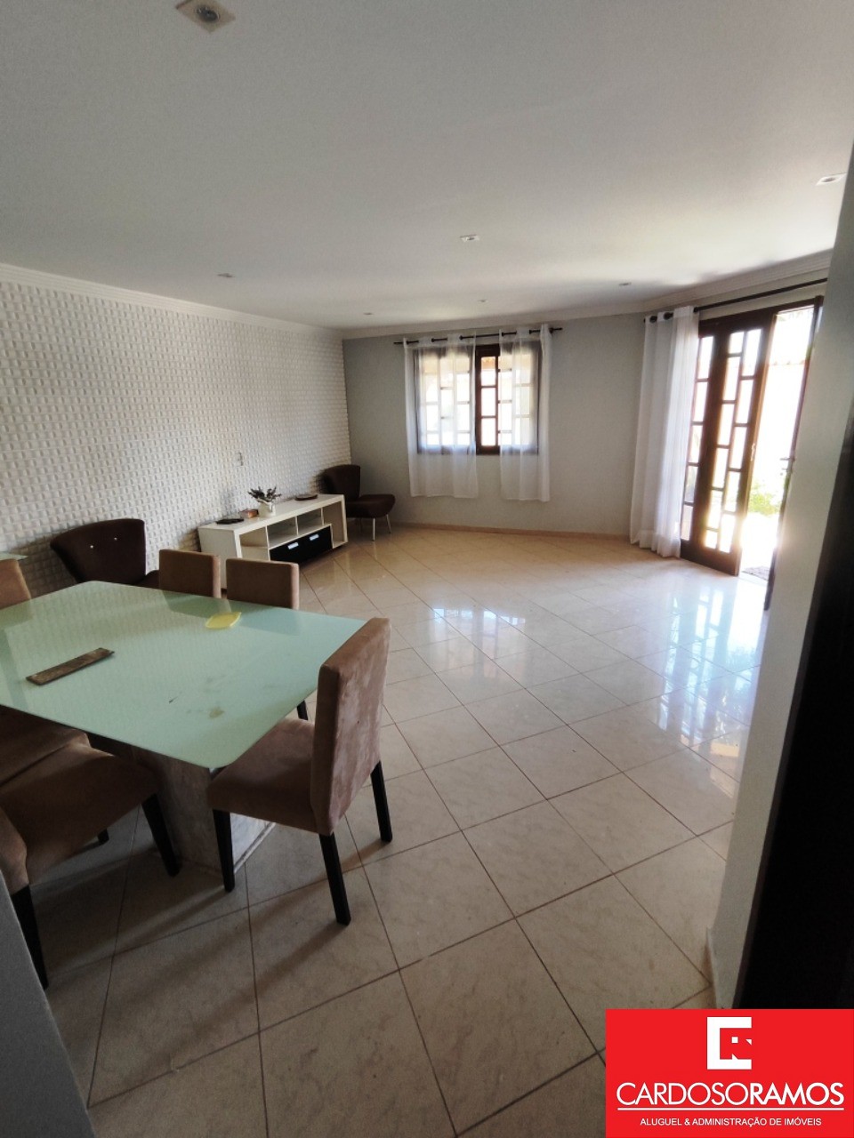 Casa para alugar com 4 quartos, 250m² - Foto 10