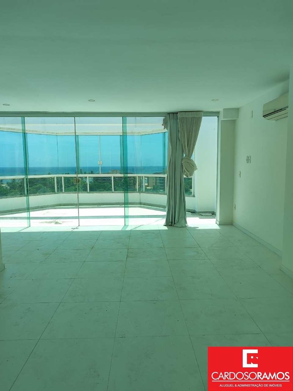 Apartamento - Buraquinho