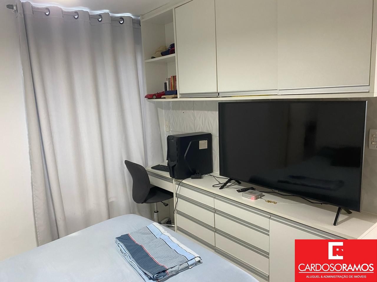 Apartamento - Buraquinho