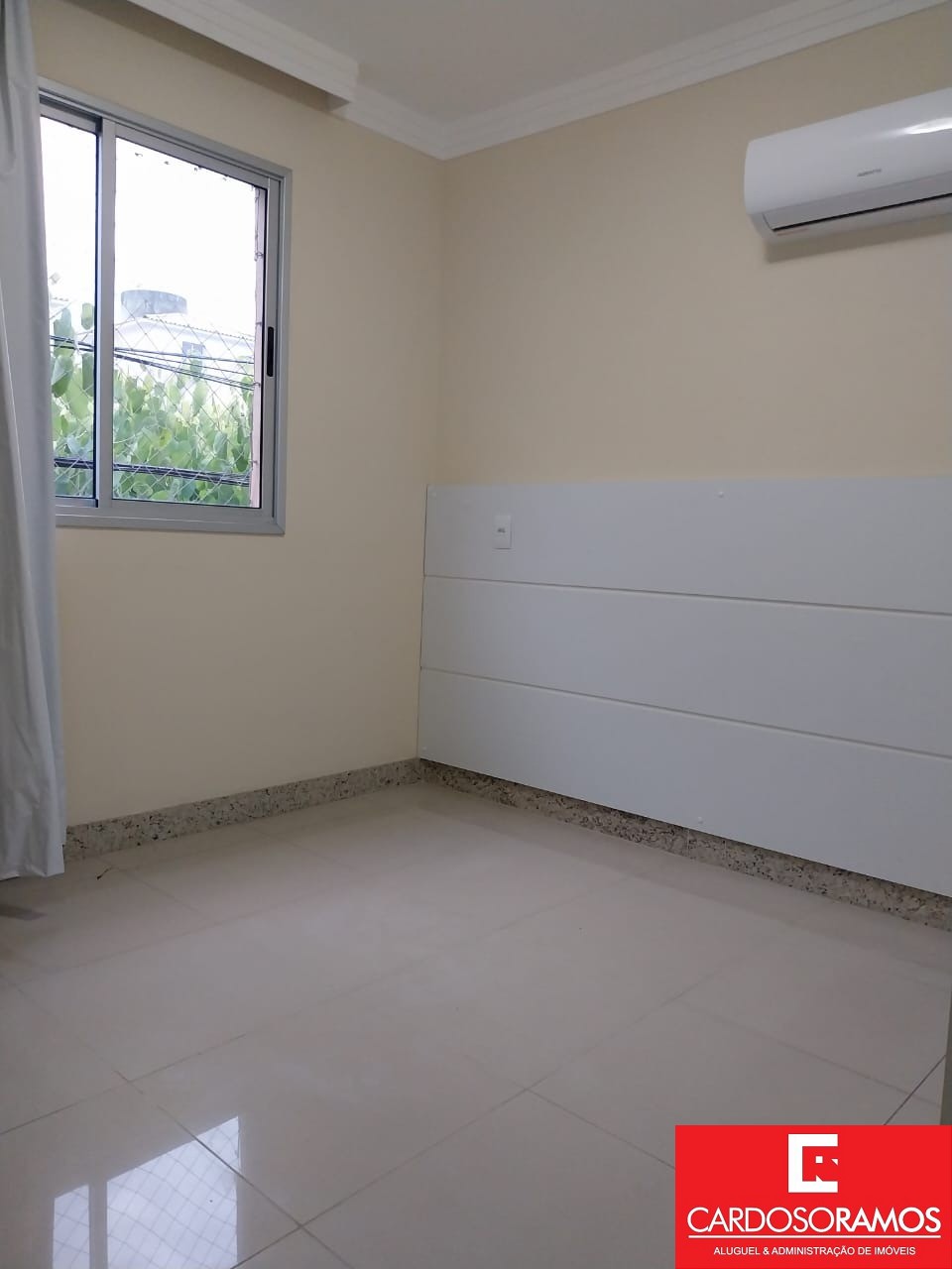 Apartamento - Buraquinho