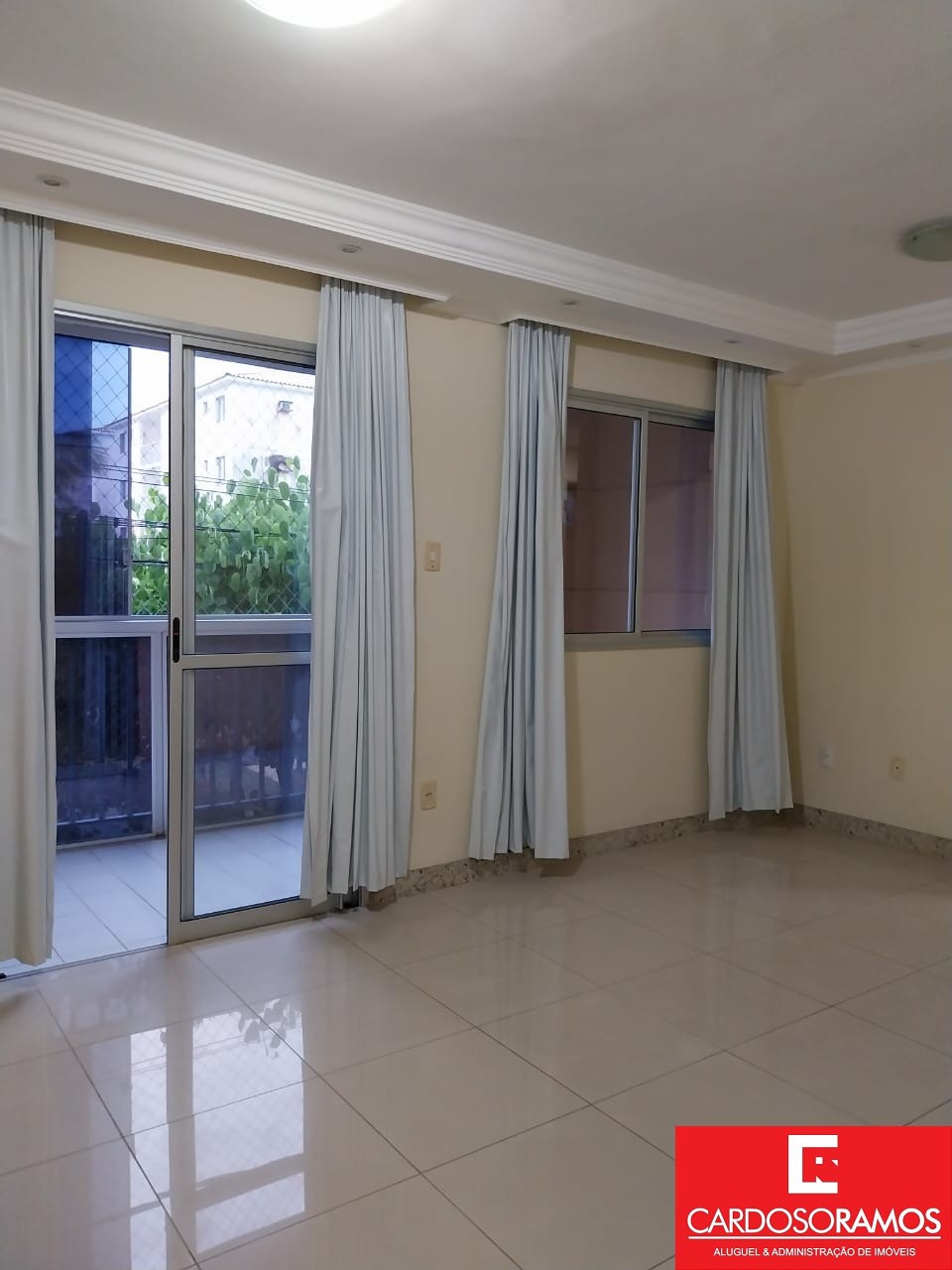 Apartamento - Buraquinho