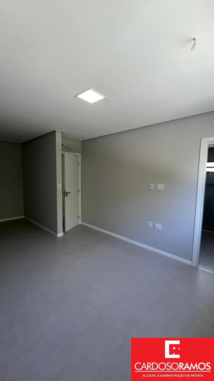 Casa à venda com 2 quartos, 200m² - Foto 8