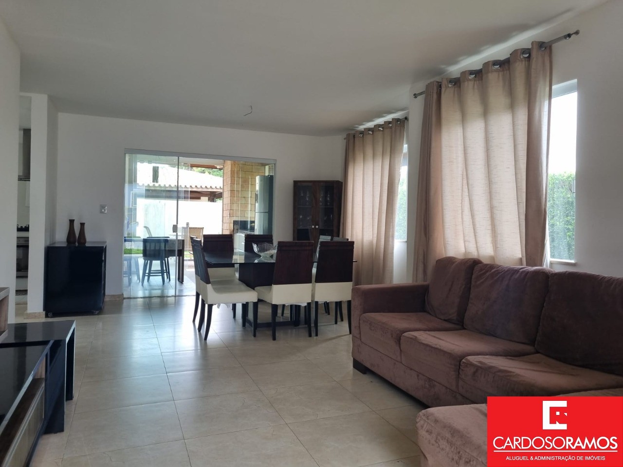 Casa à venda e aluguel com 6 quartos, 225m² - Foto 2