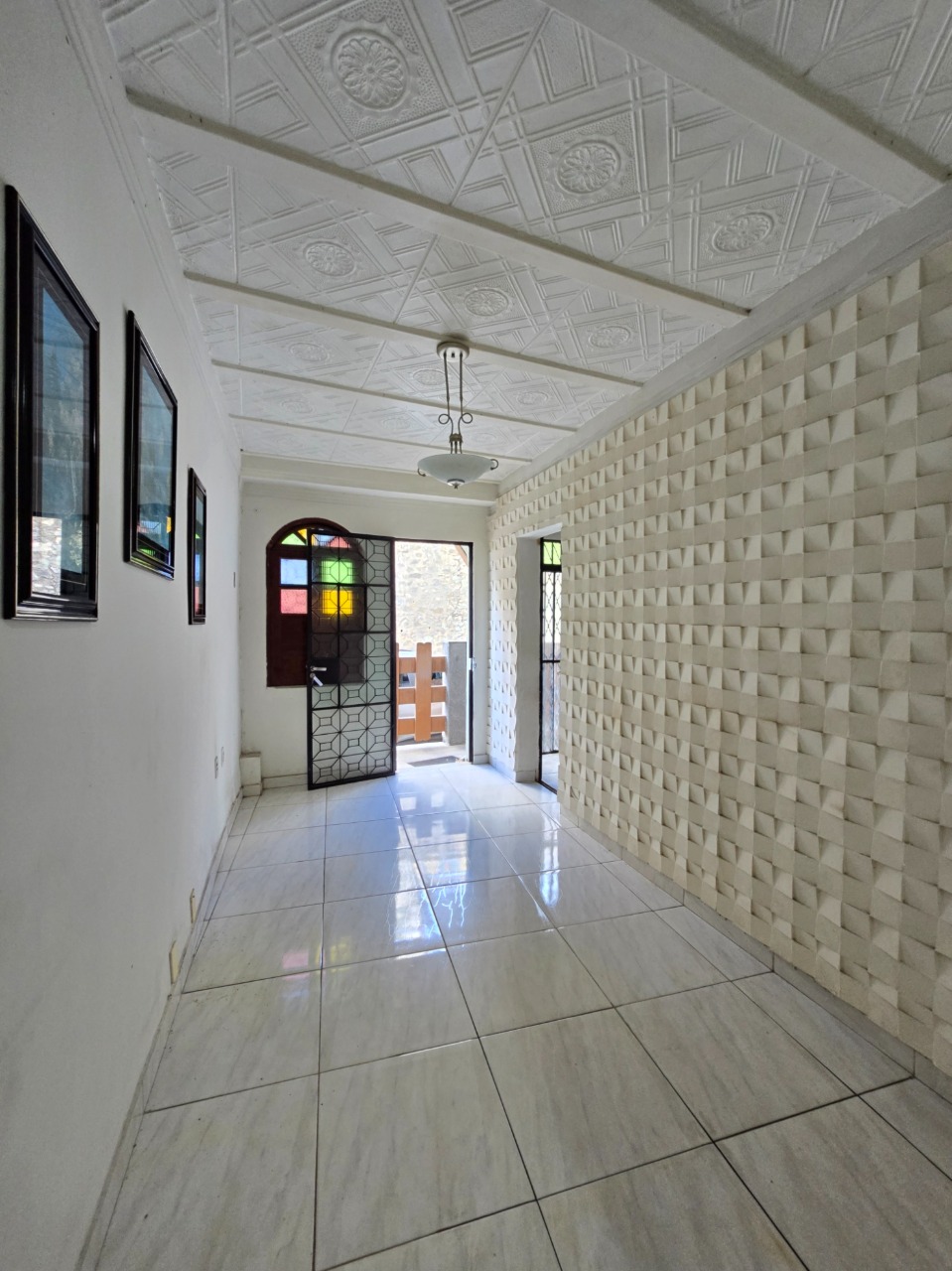 Casa à venda com 3 quartos, 95m² - Foto 2