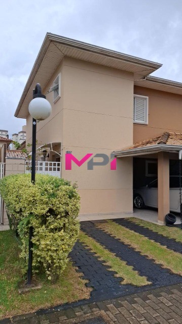 Casa de Condomínio à venda com 3 quartos, 150m² - Foto 1
