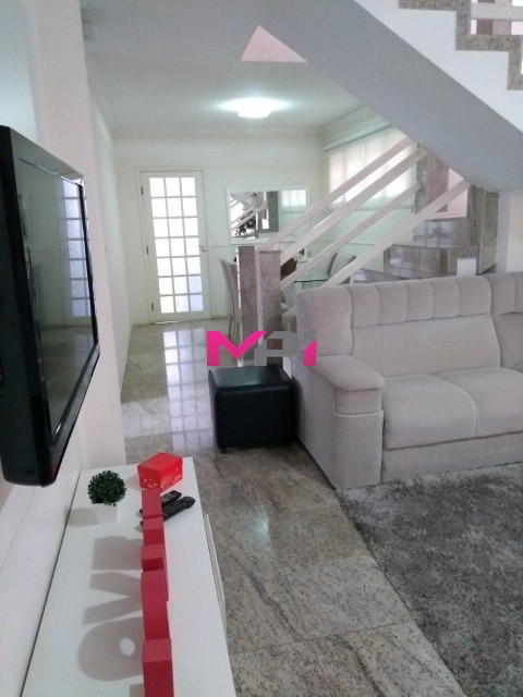 Sobrado à venda com 4 quartos, 230m² - Foto 1
