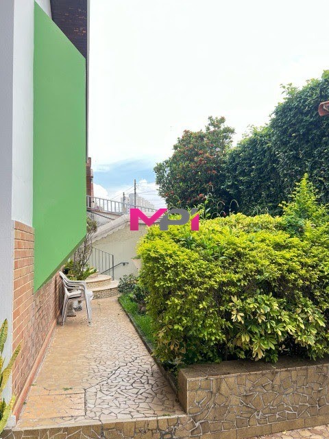 Casa à venda com 3 quartos, 455m² - Foto 2
