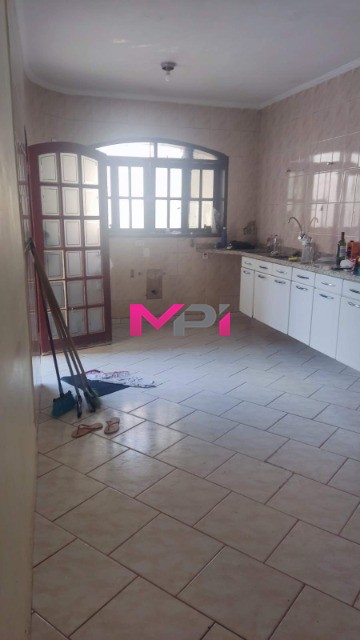 Casa à venda com 2 quartos, 184m² - Foto 13