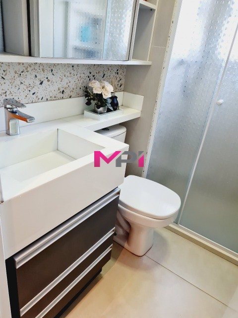 Apartamento à venda com 2 quartos, 70m² - Foto 9