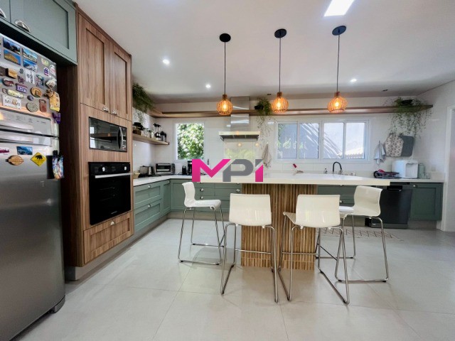 Casa de Condomínio à venda com 3 quartos, 350m² - Foto 9