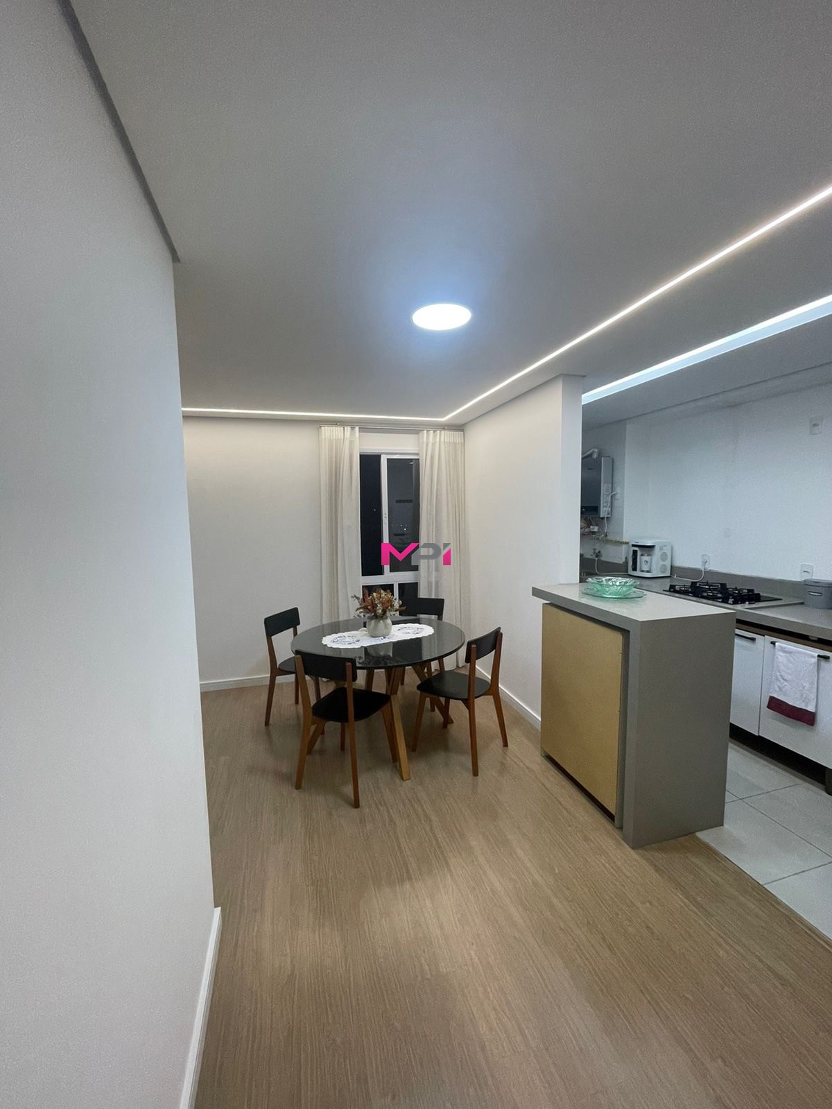 Apartamento à venda com 2 quartos, 64m² - Foto 1