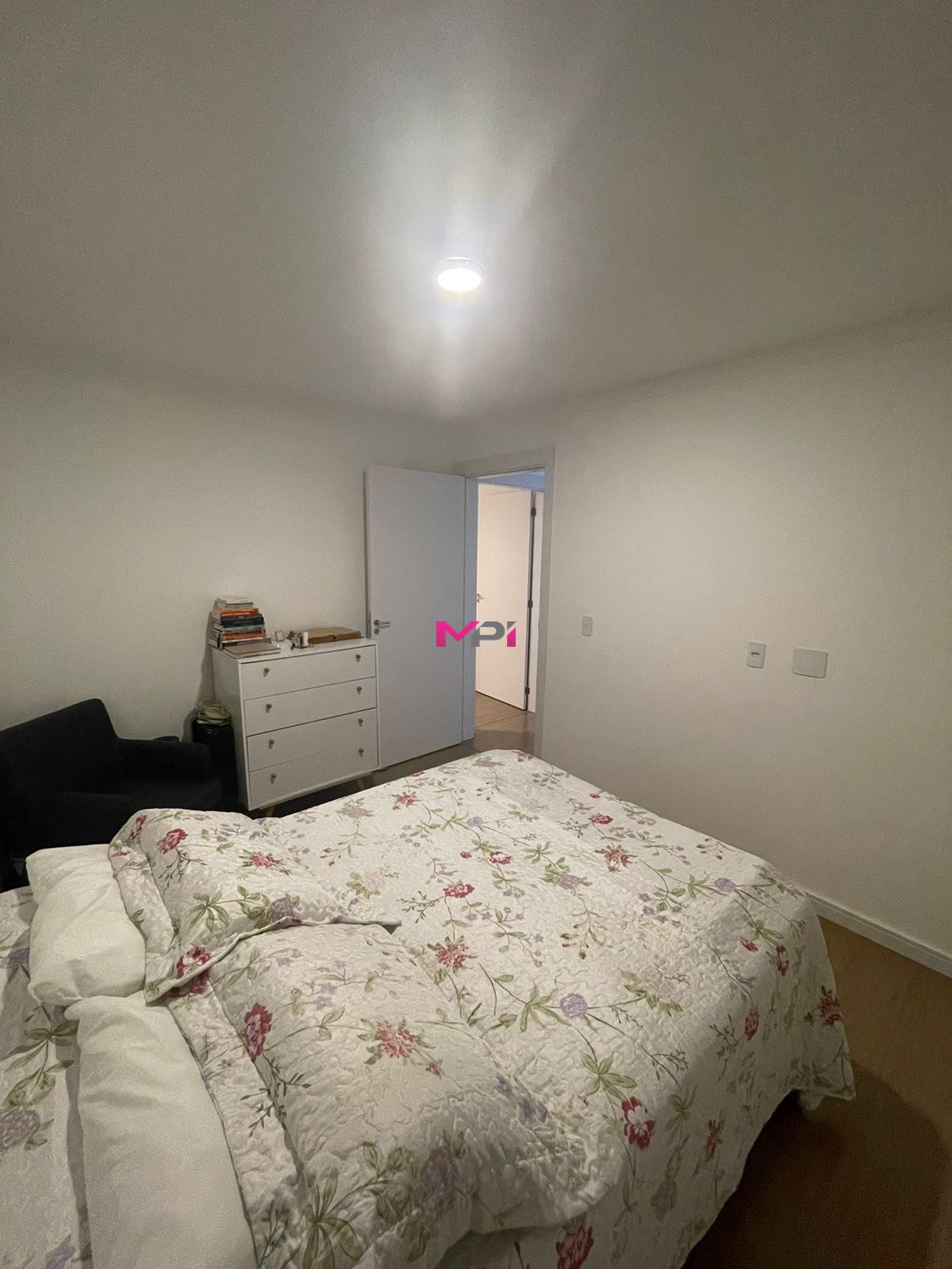 Apartamento à venda com 2 quartos, 64m² - Foto 2