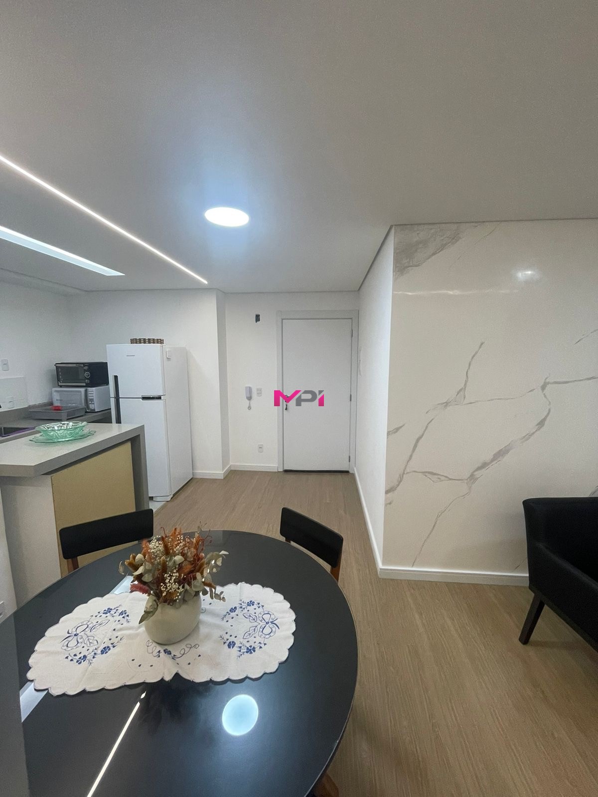 Apartamento à venda com 2 quartos, 64m² - Foto 9