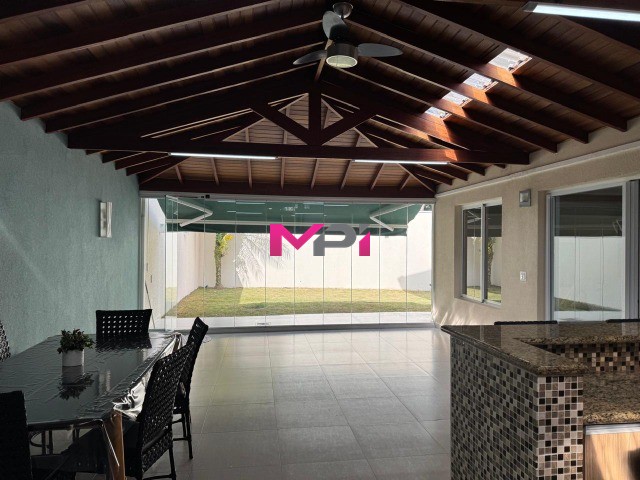 Casa de Condomínio à venda com 3 quartos, 189m² - Foto 1