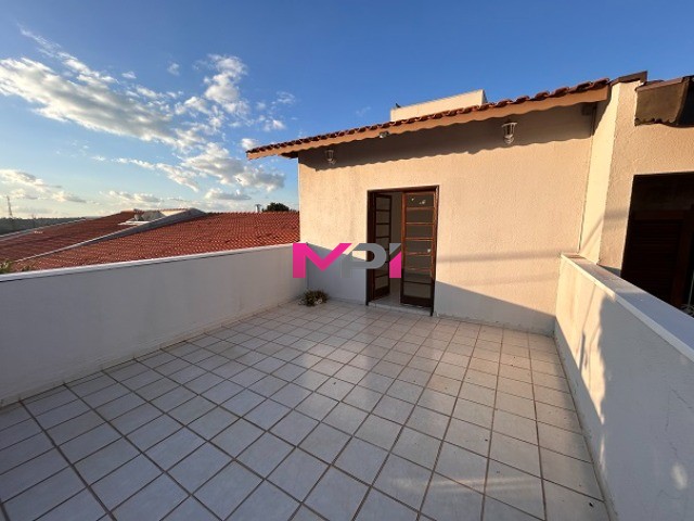 Casa à venda com 3 quartos, 196m² - Foto 9
