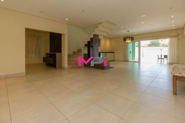 Casa de Condomínio à venda com 4 quartos, 357m² - Foto 2