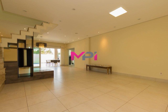 Casa de Condomínio à venda com 4 quartos, 357m² - Foto 3