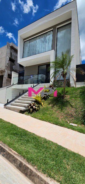 Casa de Condomínio à venda com 4 quartos, 268m² - Foto 1
