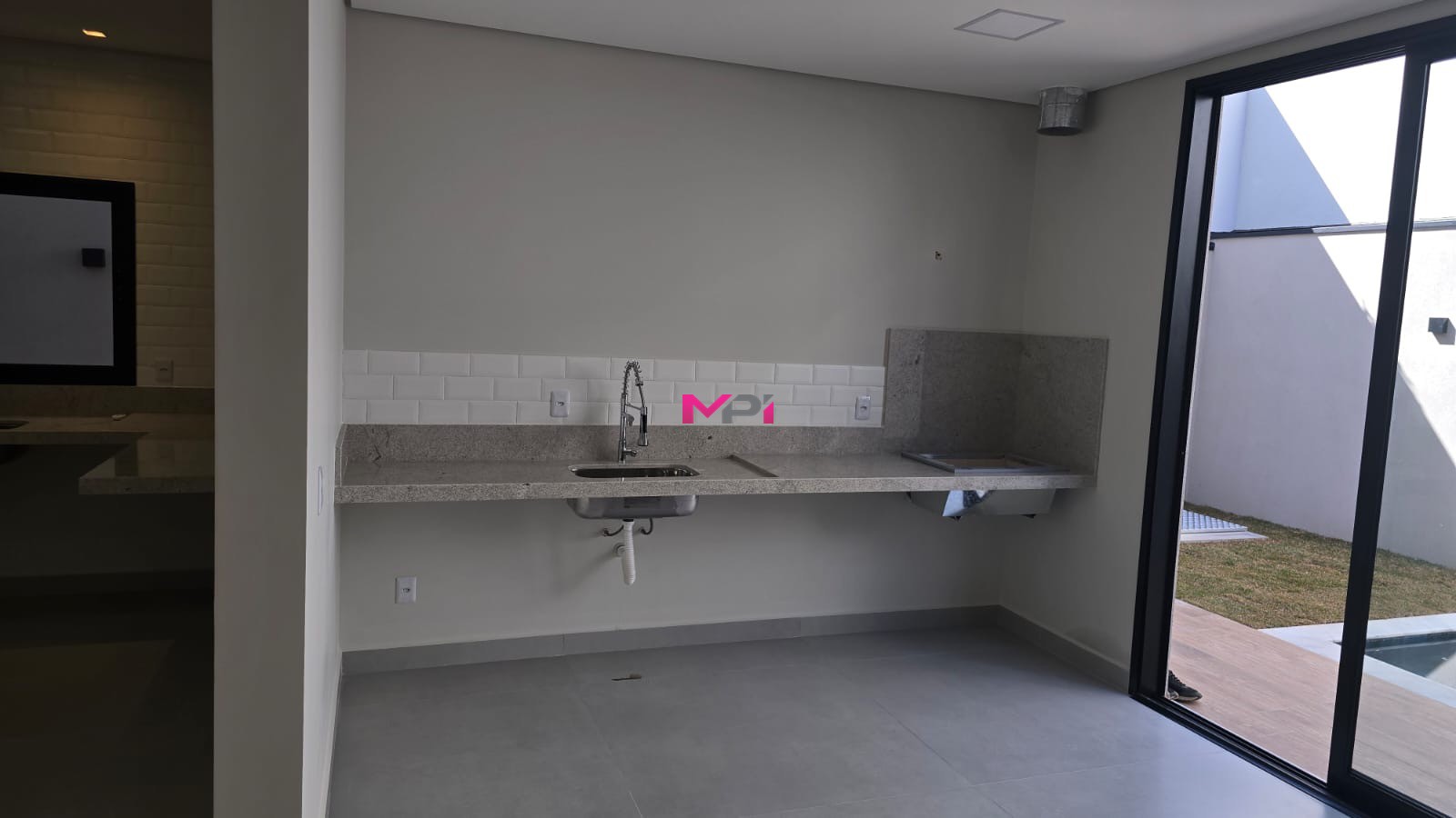 Casa de Condomínio à venda com 3 quartos, 242m² - Foto 11