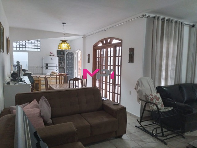 Casa à venda com 3 quartos, 109m² - Foto 1