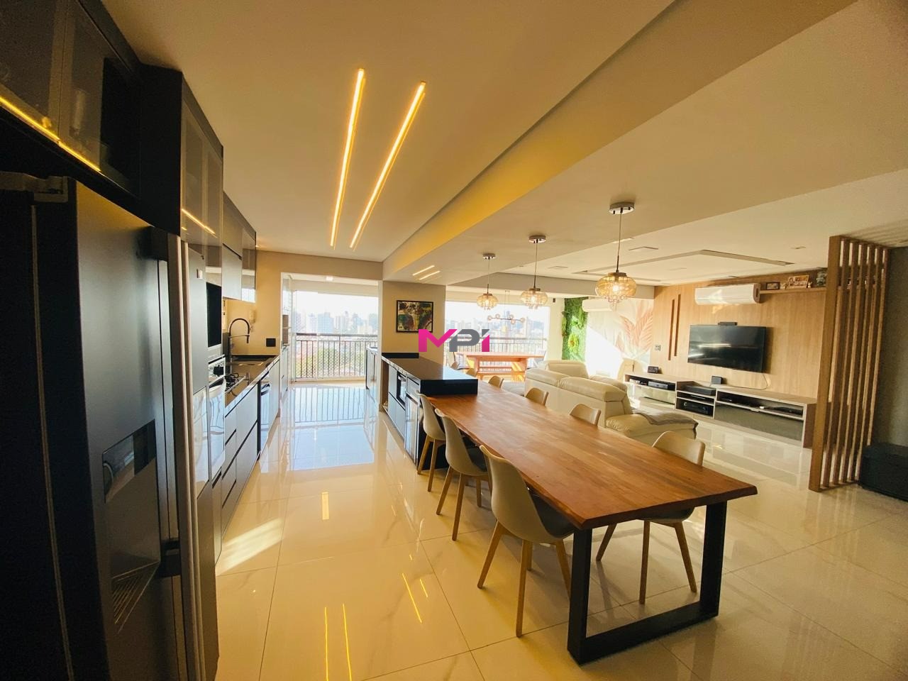 Apartamento à venda com 3 quartos, 166m² - Foto 1