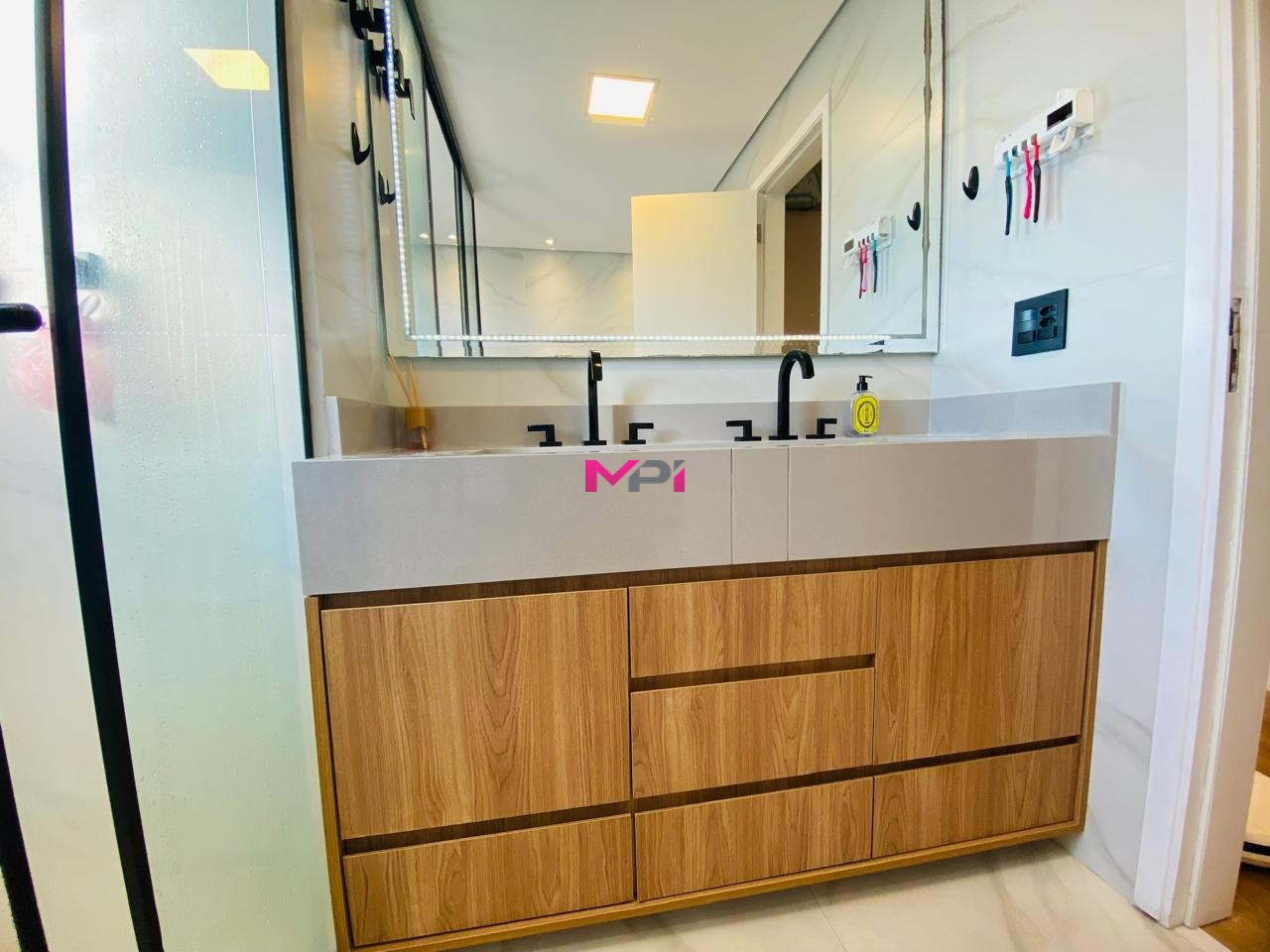 Apartamento à venda com 3 quartos, 166m² - Foto 27