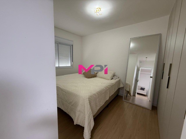 Apartamento à venda com 2 quartos, 64m² - Foto 2